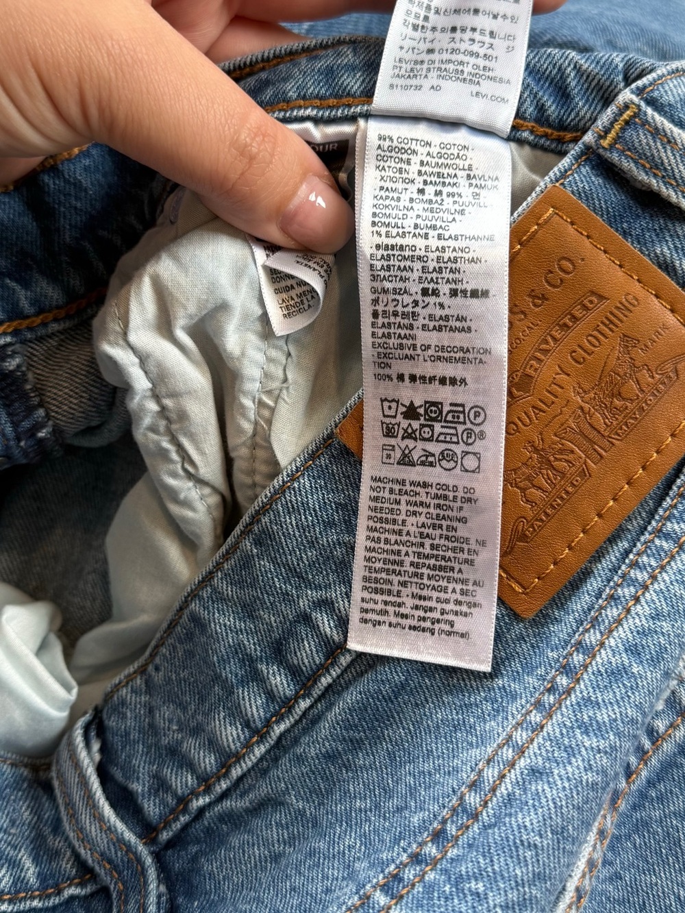 Levi Ribcage Straight Medium Wash Button Fly Jeans, Long - Picture 5 of 6